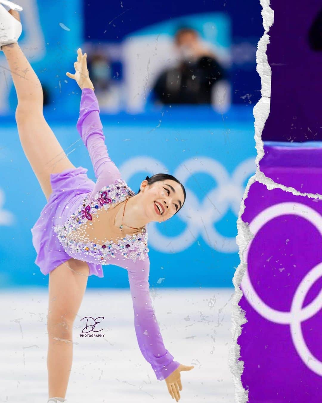 カレン・チェンのインスタグラム：「happy #OlympicDay! maybe i should aim to collect another spiral pic in front of the rings 😂」