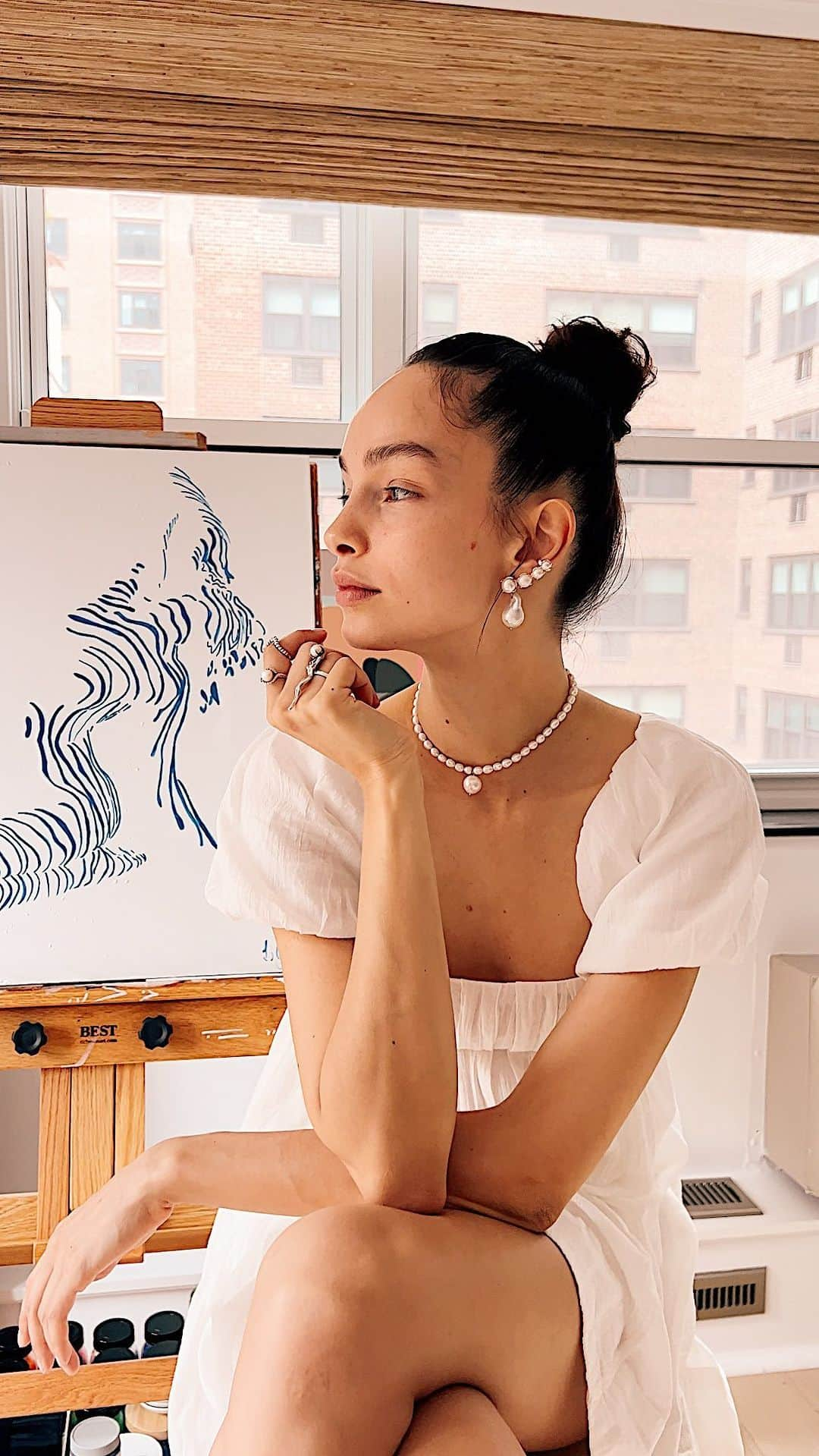 ルマ・グローテのインスタグラム：「#maymuse #themayjewelry @thelumagrothe is a multifaceted artist, she paints and act’s. I’m lucky to see my jewelry’s on her and to be able to share Luma expressing herself through art. She is a high fashion model and uses her platform to empower women around the world - Being the face and spokes person of L’Oréal Paris. I’m so grateful to create for and with someone that I respect and admire, happy to have her as a client and a muse 💋♥️   Original sound track by @amandagrothe 🎧🔥 #themayjewelry」