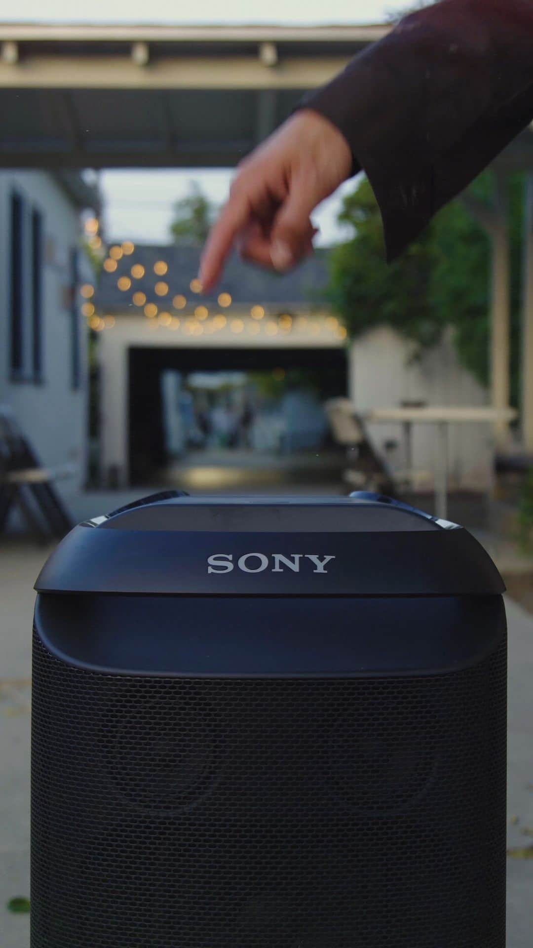 のインスタグラム：「With moves like this and our XV-800 Portable Bluetooth® Wireless Party Speaker @ian_eastwood is unstoppable. Want a chance to be featured? Tag us! #Sonycommunity #SonySpeaker」