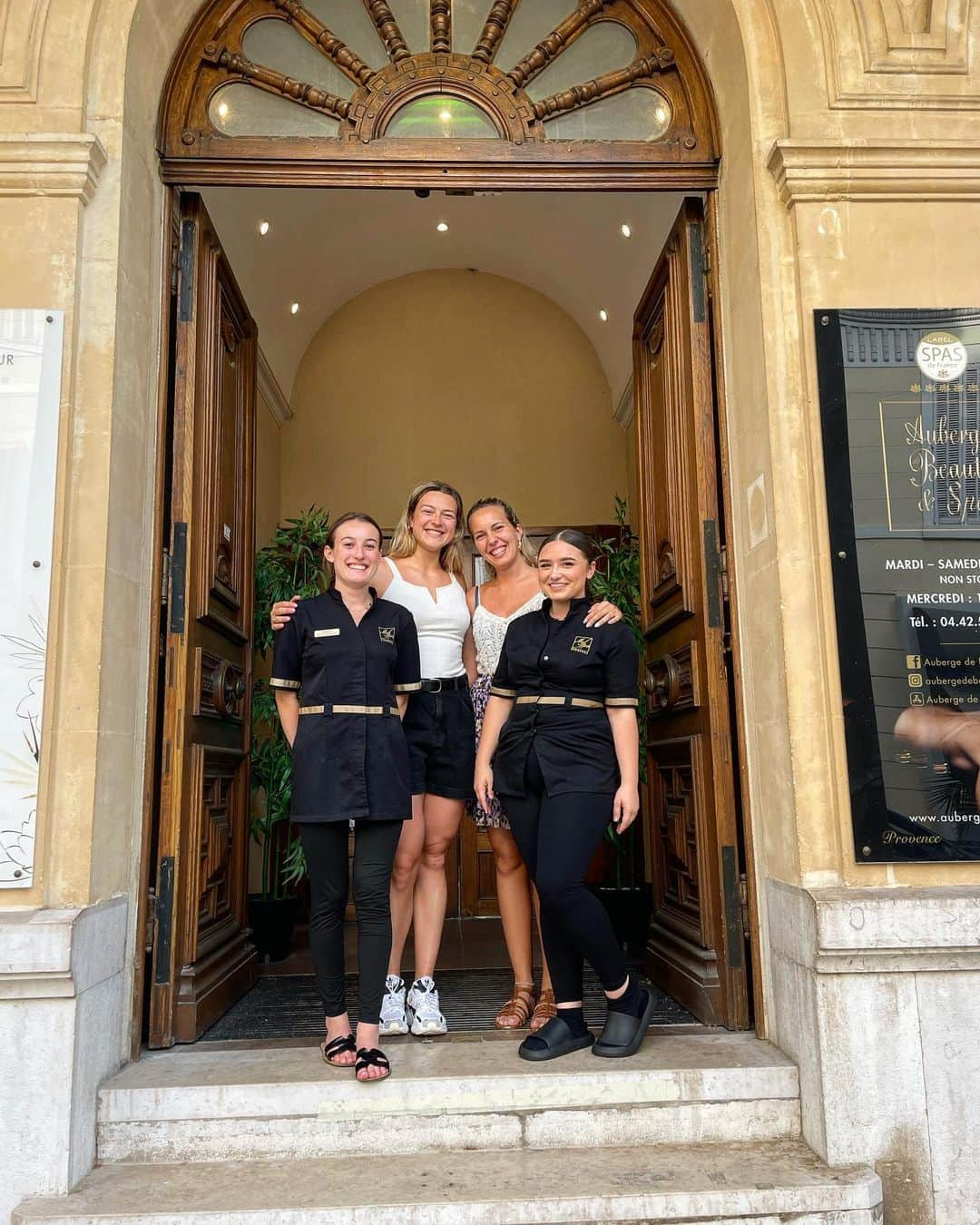 マチルド・グロのインスタグラム：「Merci à @aubergedebeaute et à Laurie et Maeva pour ce moment unique de relaxation. 🤍 Fin d’un bon cycle d’entraînement à Paris et je me sens déjà ressourcer grâce à vous 🤩 Place à quelques jours de repos dans mon sud avant de repartir dès  mardi pour préparer les prochaines échéances cet été 🙌🏻🙏🏻 • • #myspa #recovery #aubergedebeauté #relax #bestmoment」