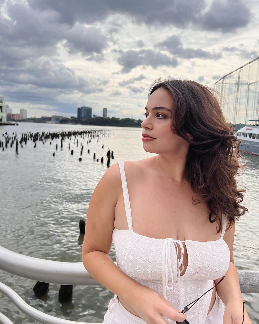 ライリー・ティコティンのインスタグラム：「LOTS OF FUN AND A FAIR AMOUNT OF SELFIES. LOVE YOU POR SIEMPRE, NY!!!🧚‍♂️」