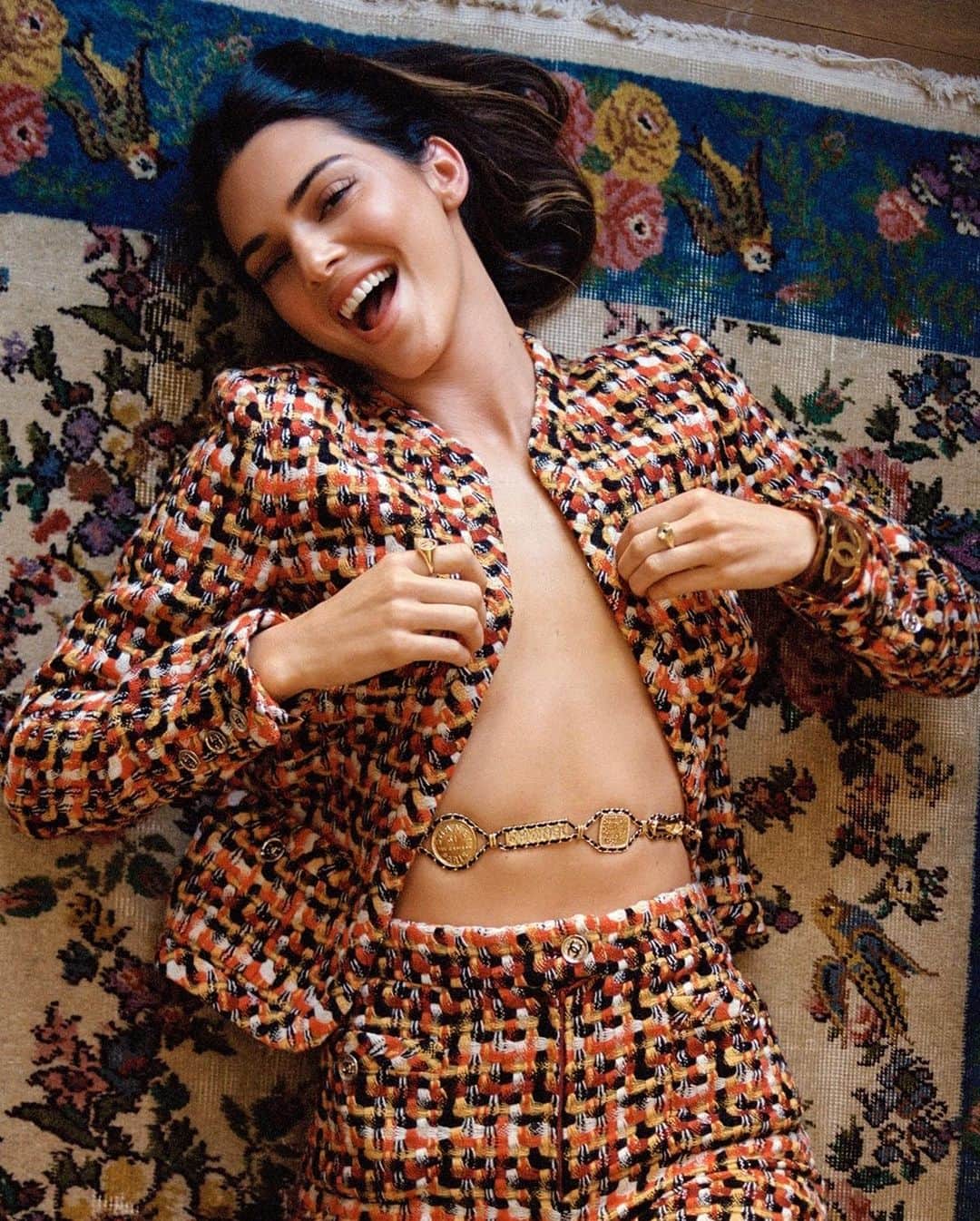 のインスタグラム：「Wow Factor 😍 The radiant @kendalljenner graces the cover of @wsjmag wearing #SydneyEvan   Writer: @elk_elisa Subject: @kendalljenner Photography: @seanthomas_photo Styling: @louise__ford WSJ. Magazine: @wsjmag Kristina O’Neill: @kristina_oneill Sarah Ball: @sarahballsy」