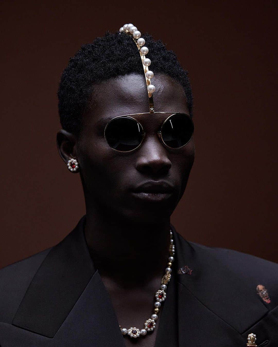 のインスタグラム：「Men's Spring-Summer 2024 Show. Reimagined through an enlivened lens, emblems of the Maison evoke an essence of sophistication, grounded in heritage. Watch the full show via link in bio.  #LVMenSS24 #LouisVuitton #PharrellWilliams」