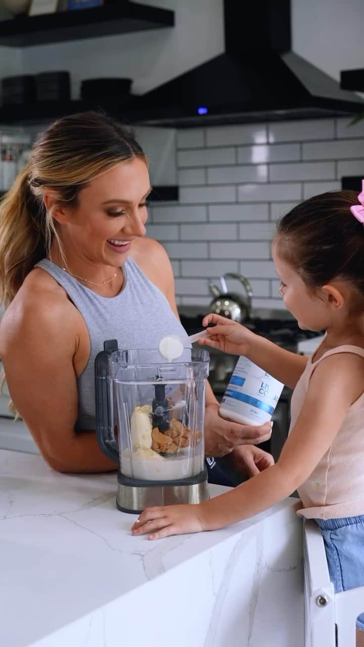 Paige Hathawayのインスタグラム：「Ready to make your transformation simple? My @livbody Paige Hathaway Lean Body Stack has you covered! Get ready to rock your fitness goals with this stack; tailored supplements and five weeks of detailed protocols to help you succeed!  HOW I TAKE MY STACK:  💙 LIV PROTEIN:  Never underestimate the power of a nutritious protein shake for breakfast, an afternoon snack, or a post-workout meal… One scoop is all you need!  💙 GREENS + ENERGY - My ideal start to the day is one scoop with water and ice. Can also be the perfect midday pick me up to get a natural immunity and energy boost!  💙 COLLAGEN - One scoop with ice cold water and lots of benefits: stay hydrated by consuming more water with this simple mix.   💙 CLA & CARNITINE + GARCINIA - My secret weapon is both of these supplements in the morning.  One CLA and three veggies Carnitine + Garcinia capsules - It’s the perfect powerhouse duo.   💙 LIV SHREDDED - Two little pills in the morning and my day is ready to get started with boosted energy and fat-burning power!  💙 ALSO RECEIVE: MY FIVE WEEK SHRED DIY EBOOK (full 5 weeks of Training and Nutriton protocols) ✔️  MY SIGNATURE PAIGE HATHAWAY WORKOUT BANDS (all 3)✔️  and a #LIVBODY SHAKER! ✔️   Purchase my signature @livbody stack today for $219 and get FREE SHIPPING with support code: PAIGE」