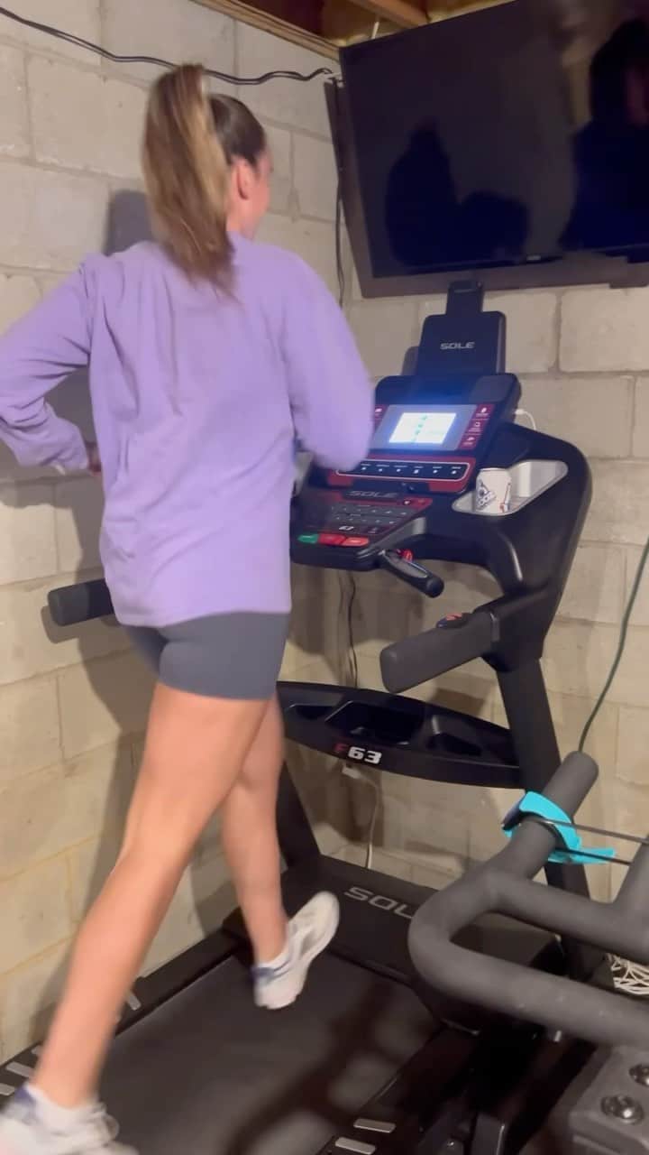 のインスタグラム：「Work it out with @voozhydrate Get hydrated  Stay hydrated Hydration Sensation🤣 Available in stores and online 💯 #voozhydrate #delicious」