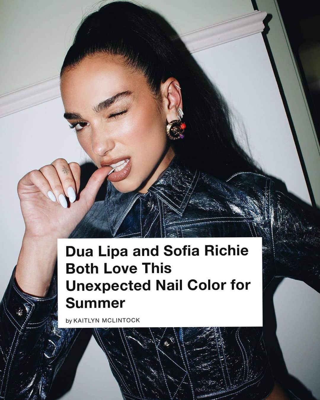WHO WHAT WEARさんのインスタグラム写真 - (WHO WHAT WEARInstagram)「Say hello to blueberry-milk nails—aka our newest manicure obsession for summer 2023. As seen on It girls like @dualipa, @sofiarichiegrainge, and @sabrinacarpenter, this unexpected pale, creamy shade of blue is taking the place of vibrant pink, coral, and red. Head to the link in bio to shop the 10 best polishes to re-create the trend for yourself. photos: @dualipa @sofiarichiegrainge @sabrinacarpenter」6月24日 3時23分 - whowhatwear