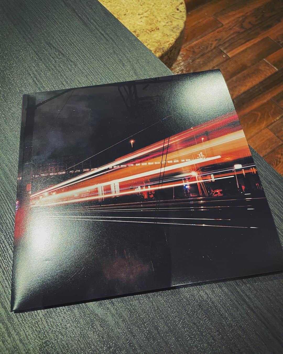 村上佳佑さんのインスタグラム写真 - (村上佳佑Instagram)「🚃🚃🚃  Midnight Train 7インチヴァイナルサンプル届いた！！やったぜ〜！ DJ HASEBEさんremixありがとうございます！！✨  #midnighttrain  #7inchvinyl  #djhasebe  #murakamikeisuke」6月23日 18時40分 - keisukemurakami_official
