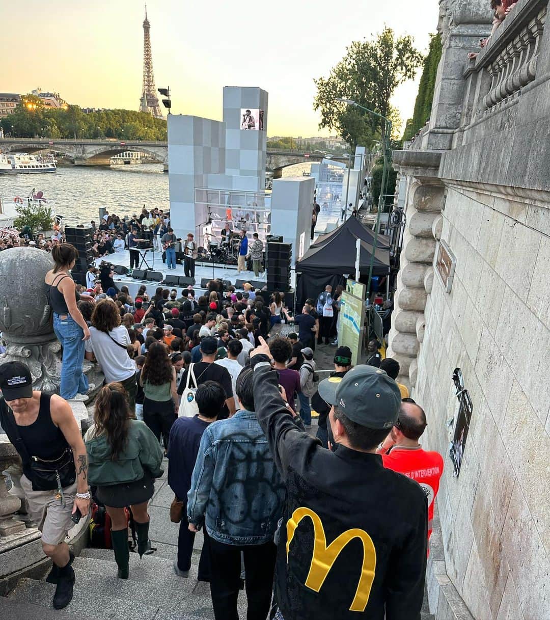 のインスタグラム：「PARISIEVENINGS」