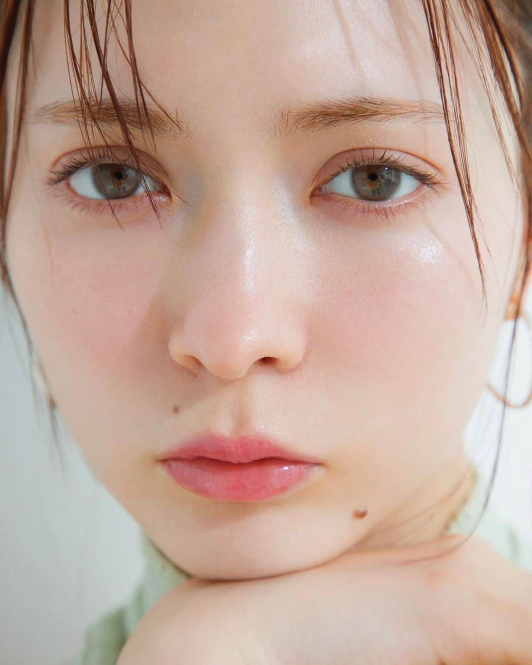 菊地泰久のインスタグラム：「@alilouss  @vocemagazine  @sayoko_yoshizaki  @kaori.kawasaki76  @yasuhisa_kikuchi   #八木アリサ #voce #菊地泰久 #yasuhisakikuchi #beauty #makeup #fashion #portrait #jewelry #gravure #shooting #photography #photographer #model #studio」