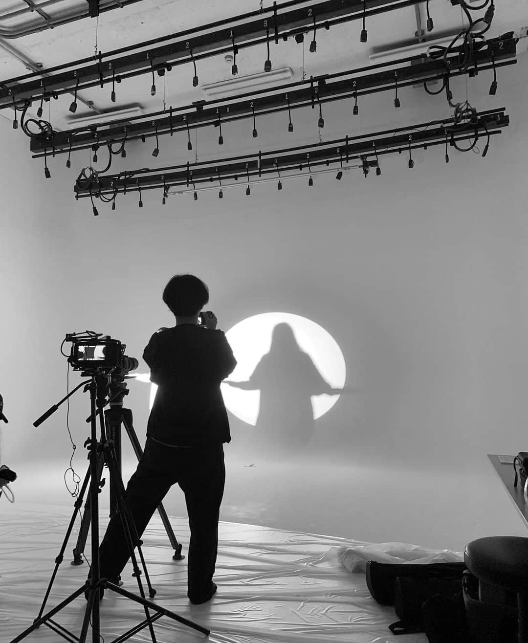 INO hidefumiさんのインスタグラム写真 - (INO hidefumiInstagram)「新曲のMV撮影🎥⚡️  完璧な曇り空に始まりキャスト、衣装、カメラマン、照明、ディレクター、振り付けまで全て最高」6月23日 18時47分 - ino_hidefumi