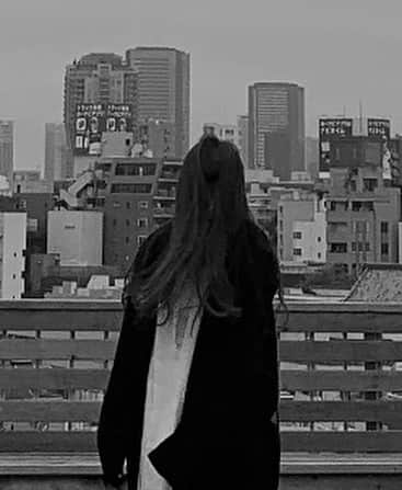 INO hidefumiのインスタグラム：「新曲のMV撮影🎥⚡️  完璧な曇り空に始まりキャスト、衣装、カメラマン、照明、ディレクター、振り付けまで全て最高」