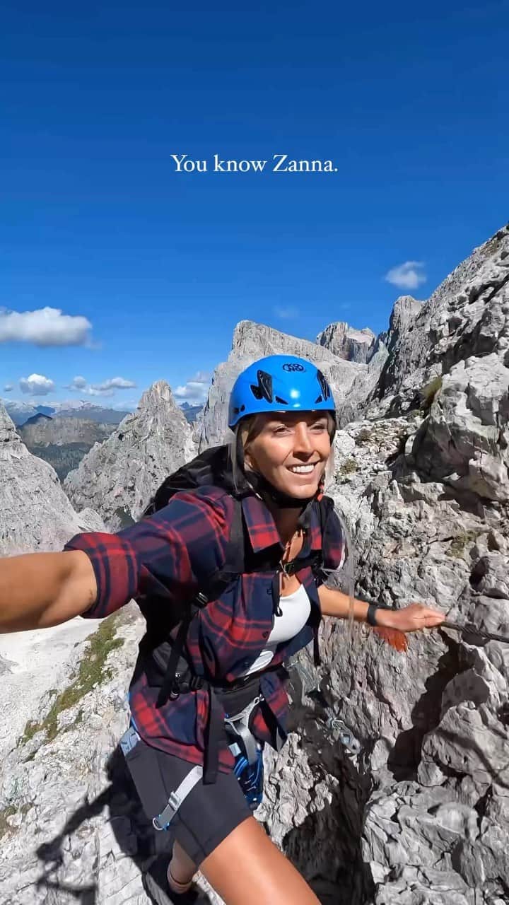 Zanna Van Dijkのインスタグラム：「Happiest on an adventure 🌳🥾🌊🏔️✨ #outdoorlife #outdoorwomen #womenwhohike」