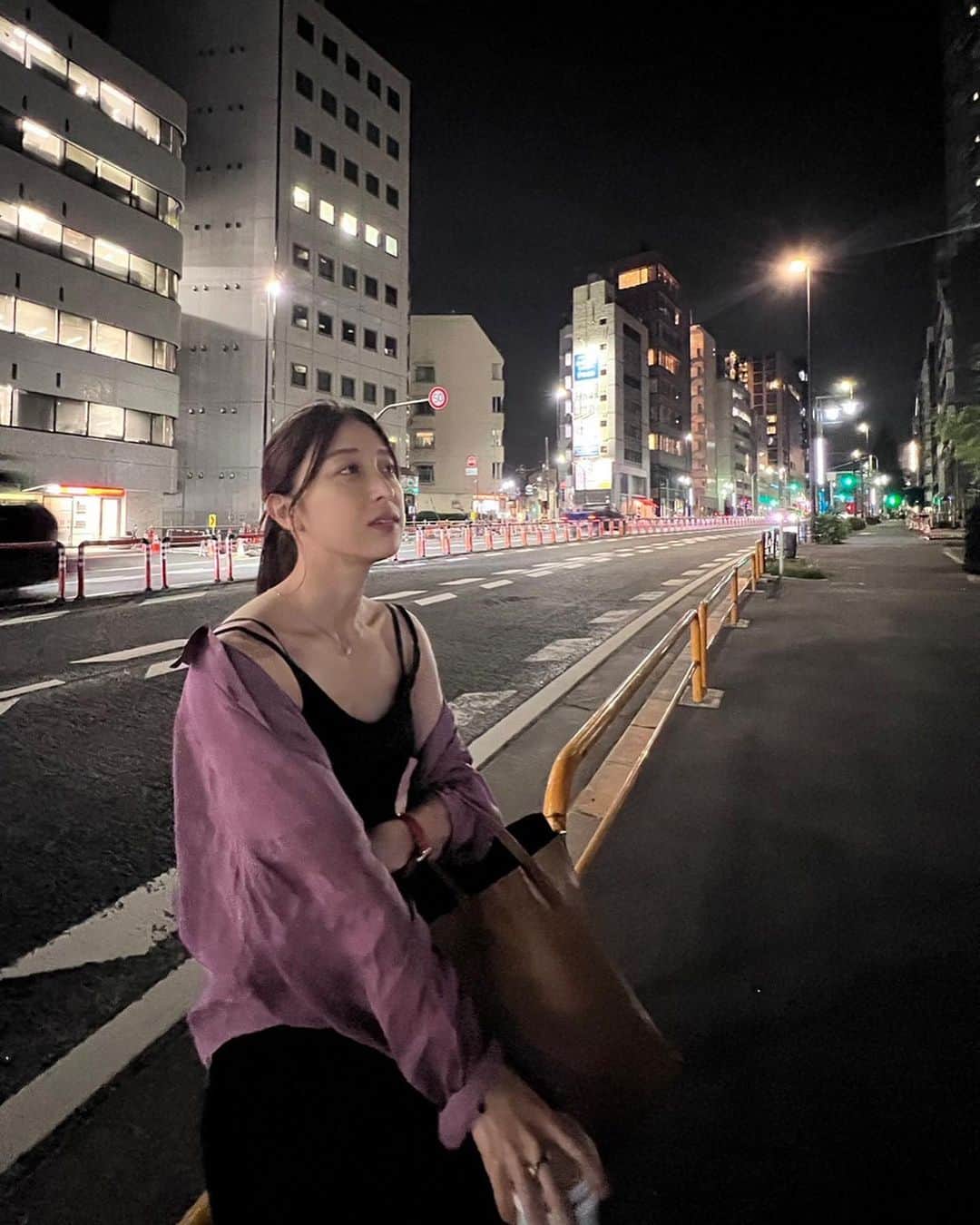 緒方ありささんのインスタグラム写真 - (緒方ありさInstagram)「事務所近くで。 台本取りにいった日。 なるべく1駅2駅は歩くようにしてます。 . 着替えてランニングしたり ウォーキングしに行くの面倒だから、だいたい移動で時間ある時に歩いてる🚶‍♂️  #筋トレ　#トレーニング #デッドリフト #ダイエット　#ありトレ #フィットネス　#ワークアウト  #fitness #workout  #PhilHeath #gym #myroutine  ＃다이어트　#근육단련  #팔로우환영 #일상　#일상기록　#오오티디　#패션그램」6月23日 18時52分 - arisa_ogata