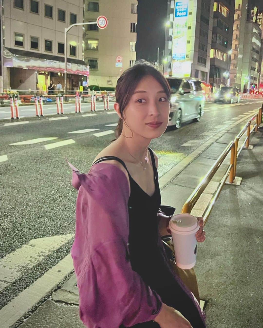 緒方ありささんのインスタグラム写真 - (緒方ありさInstagram)「事務所近くで。 台本取りにいった日。 なるべく1駅2駅は歩くようにしてます。 . 着替えてランニングしたり ウォーキングしに行くの面倒だから、だいたい移動で時間ある時に歩いてる🚶‍♂️  #筋トレ　#トレーニング #デッドリフト #ダイエット　#ありトレ #フィットネス　#ワークアウト  #fitness #workout  #PhilHeath #gym #myroutine  ＃다이어트　#근육단련  #팔로우환영 #일상　#일상기록　#오오티디　#패션그램」6月23日 18時52分 - arisa_ogata