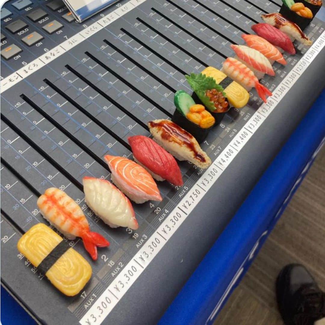 のインスタグラム：「よい週末を✨🍣」
