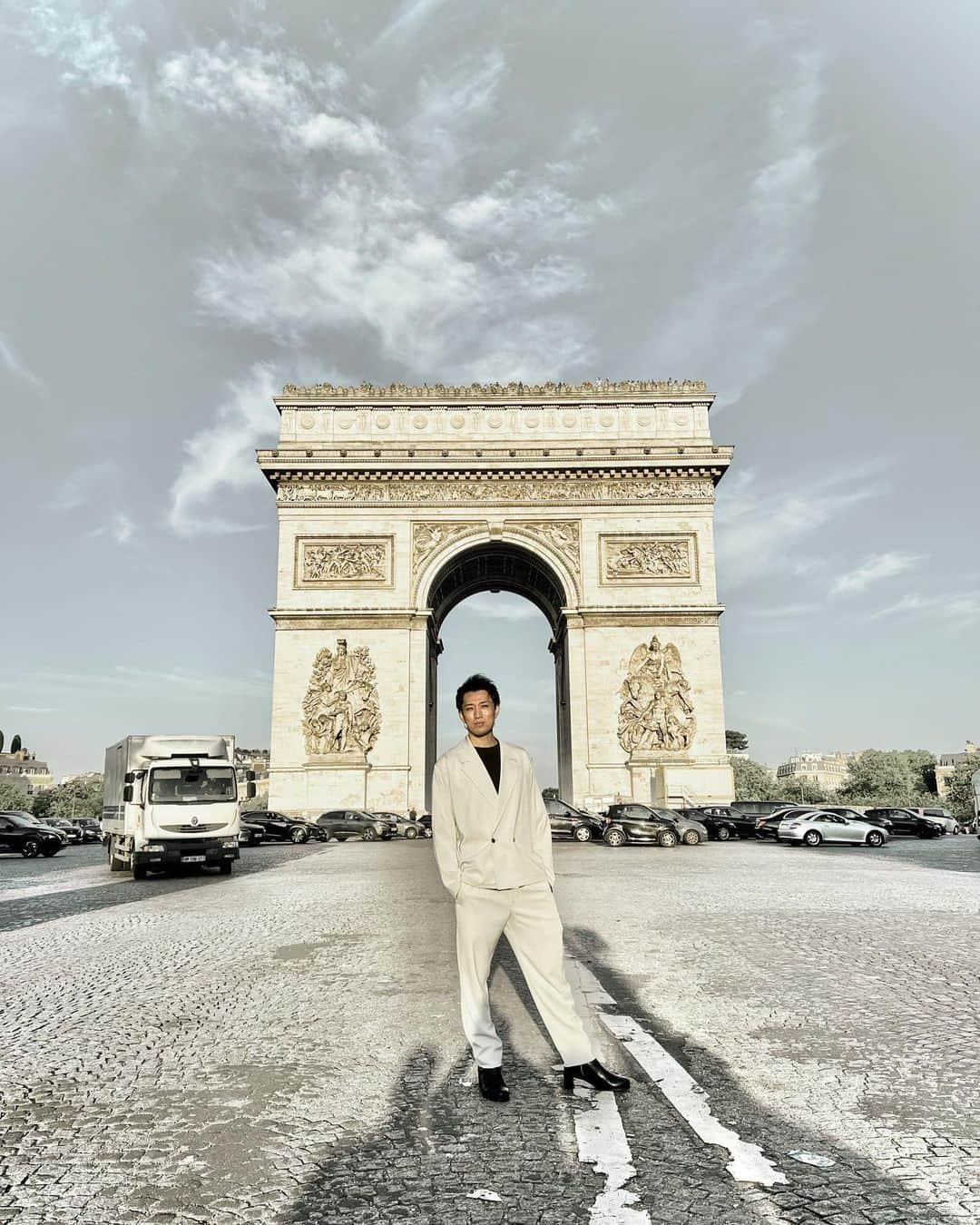 彫師美漸さんのインスタグラム写真 - (彫師美漸Instagram)「フランス・パリ到着🇫🇷 43ヶ国目の旅 ・ ・ #凱旋門 #篤志旅 #フランス #パリ #France #parisfrance #Paris #刺青 #彫師 #美漸 #彫師美漸 #タトゥー #tattoo #art #fashion #bizenart #bizen #문신　#Bizentattoo  #tattooer #tattooist #tattooartist #tattooart」6月23日 18時58分 - bizentattoo