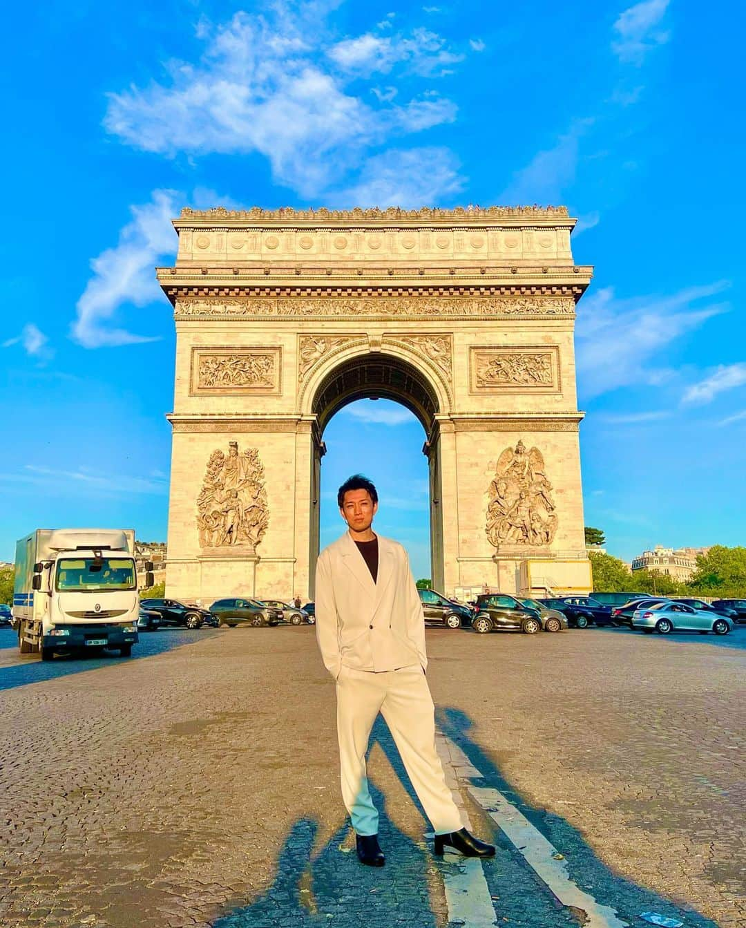 彫師美漸さんのインスタグラム写真 - (彫師美漸Instagram)「フランス・パリ到着🇫🇷 43ヶ国目の旅 ・ ・ #凱旋門 #篤志旅 #フランス #パリ #France #parisfrance #Paris #刺青 #彫師 #美漸 #彫師美漸 #タトゥー #tattoo #art #fashion #bizenart #bizen #문신　#Bizentattoo  #tattooer #tattooist #tattooartist #tattooart」6月23日 18時58分 - bizentattoo