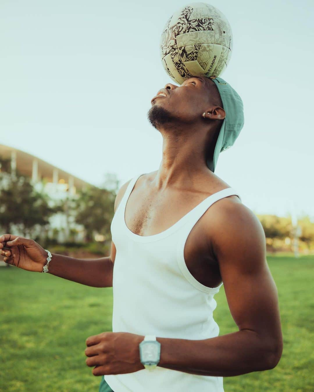 ポール・ポグバのインスタグラム：「Play in a park like the old days ⚽️❤️」