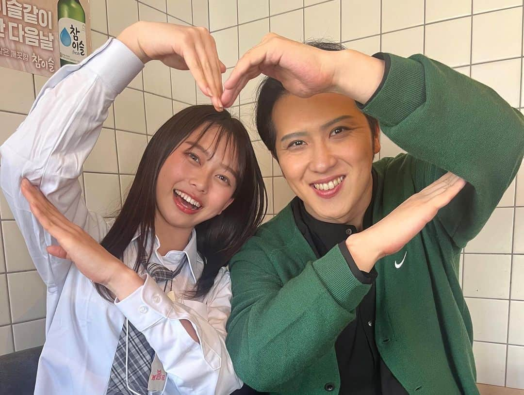 大平萌笑のインスタグラム：「【松也Pの○○○】ＢＳ松竹東急  尾上松也さんと、松竹の女子高校生タレントの方々と新大久保ロケに行ってきました〜🇰🇷🌶️🍖🫶🏻  韓国式プリクラ「人生4コマ」でストーリープリクラ対決をしたり、韓国雑貨店に行ったり、韓国料理を食べたり、、、 大大大満足しました♥️  何より松也さんと、JK達とロケ楽しすぎた〜〜😂😂‼️  放送は、  6月25日(日) 7:00~7:30 6月27日(火) 22:30~23:00 7月2日(日) 7:00~7:30  8月下旬にも後半を放送します📺またお知らせします- ̗̀ 📢💭  是非ご覧下さい🍀💫  #松也pの〇〇〇 #尾上松也 さん #BS #新大久保  #松竹 #松竹芸能 #松竹エンタテイメント」