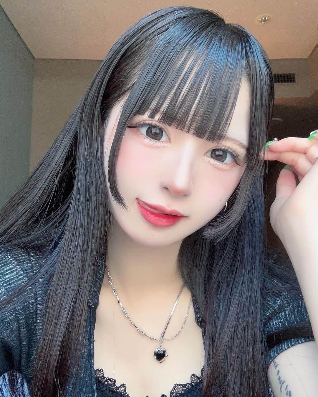 狐波ろんのインスタグラム：「きまぐれねこてやっぱ盛れるねo̴̶̷̤ ̫ o̴̶̷̤こういう目になるo̴̶̷̤ ̫ o̴̶̷̤」