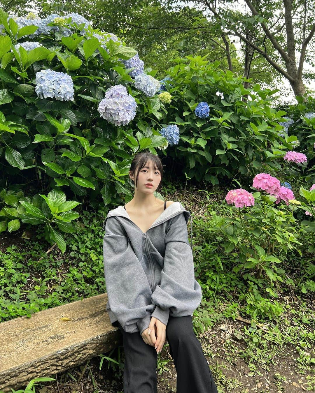 仲本愛美のインスタグラム：「月1で美容のメンテナンスお願いしてます🫶🏻  ↓先生❤︎ 担当医ドクター：@sbc_akao（赤尾健院長） ★二重手術の指名数＆ロコミ評価全国 NO.1★ ★慶應医学部とハーバード大学医学部出身★」