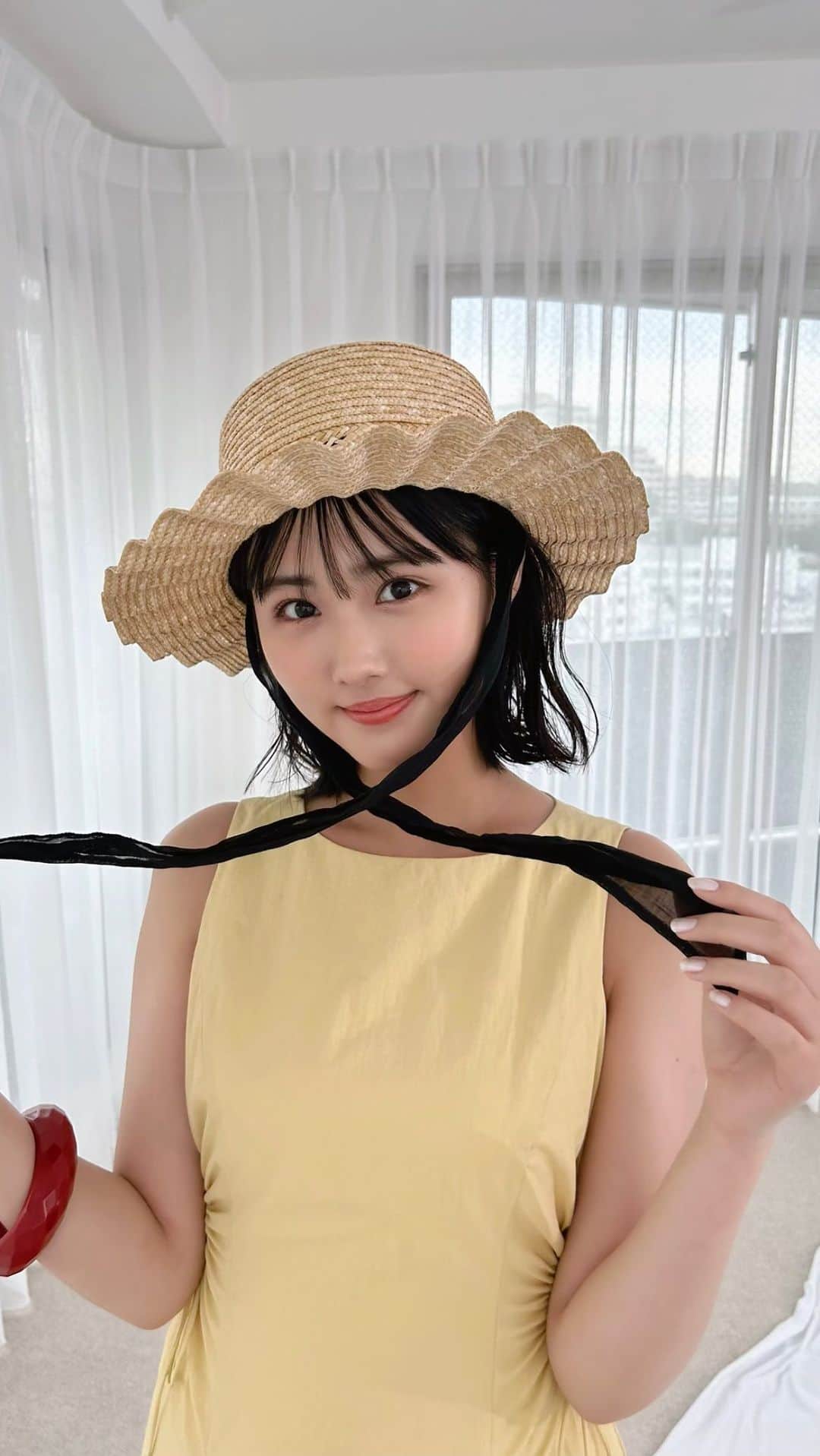 Rayのインスタグラム：「​​ #Ray8月号 連載企画「LOVE PERSON」に登場してくれた #原菜乃華 ちゃんからコメントが届きました🌻✨  誌面では、映画『#ミステリと言う勿れ 』のお話やメイクのこだわりなど、 素がいっぱいつまった10つのQ&Aをお届けしています💌  原菜乃華ちゃんの魅力がたっぷりつまった ​​ #Ray8月号 は現在発売中🫧 ぜひ書店でチェックしてくださいね💛ˎˊ˗ . . . . . . Ray 8月号 (6月22日発売) モデル：原菜乃華 @nanoka_hara_official  #Ray #Rayトレンド #女優 #コメント動画」