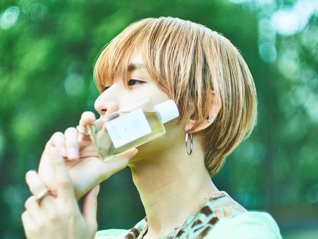 とまんさんのインスタグラム写真 - (とまんInstagram)「6月29日(木)〜  プロデュースコスメ『I'MI (アイムアイ)』から ヘアオイルが発売となります💆🏻！  ・ヘアカラーの持続 ・ダメージ修復  を意識した成分を選び作りました。 癒しの森の香り🌳  ヘアカラーをよくする方もそうでない方も ケアアイテム、ヘアセットアイテムとしてお使いください( ◠‿◠ )  @nuancelab_official」6月23日 19時18分 - _sweatm