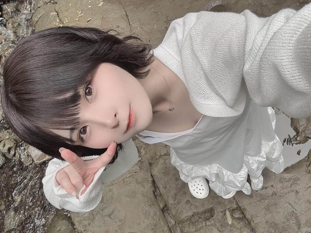 ひっそりゆうみさんのインスタグラム写真 - (ひっそりゆうみInstagram)「🫧 ＿＿＿＿＿＿＿＿＿＿＿＿＿＿＿＿＿＿  夏はやっぱり白いワンピースだよなぁ🫧  ✎︎＿＿＿＿＿＿＿＿＿＿＿＿＿＿＿＿＿  #ショートボブ #ボブ #ストリートファッション #ワンピースコーデ #カジュアルコーデ #オーバーサイズ  #ヘアアレンジ #古着女子 #셀카 #셀카그램 #셀피 #selfie #japanesegirls #shorthair #potd #cosplay」6月23日 19時29分 - mer_calme25