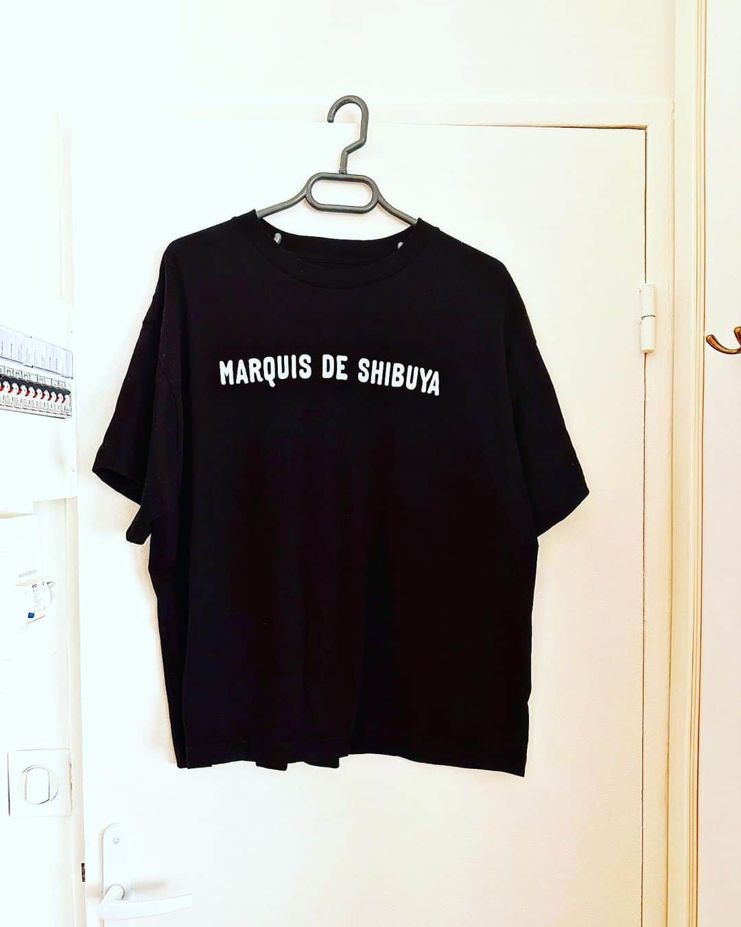 渋谷慶一郎のインスタグラム：「We made  limited T-shirts for this show. Not Marquis de Sade, but Marquis de Shibuya. Designed by @christophebrunnquell Ex Purple, Ex Figalo. You can buy them in the lobby of the Chatelet Theater venue. この公演のために限定Tシャツ作りました。マルキ・ド・サドじゃなくてマルキ・ド・シブヤ。デザインはフィガロとパープルのアートディレクターを務めた @christophebrunnquell 。シャトレ座会場ロビーで買えます。」