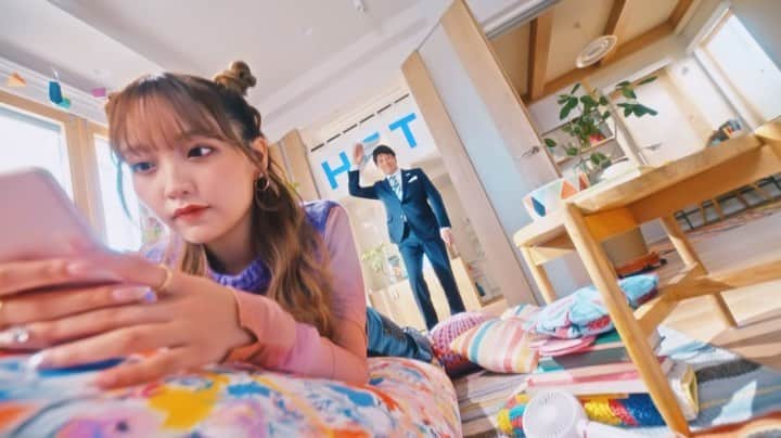 ねおのインスタグラム：「本日より情報解禁！💛  東京都さんのCM 『やってますか？HTT！篇』に林修先生と 出演させて頂きました！💡  たくさんの媒体で流れるので是非！探してみてね！！！☺︎」