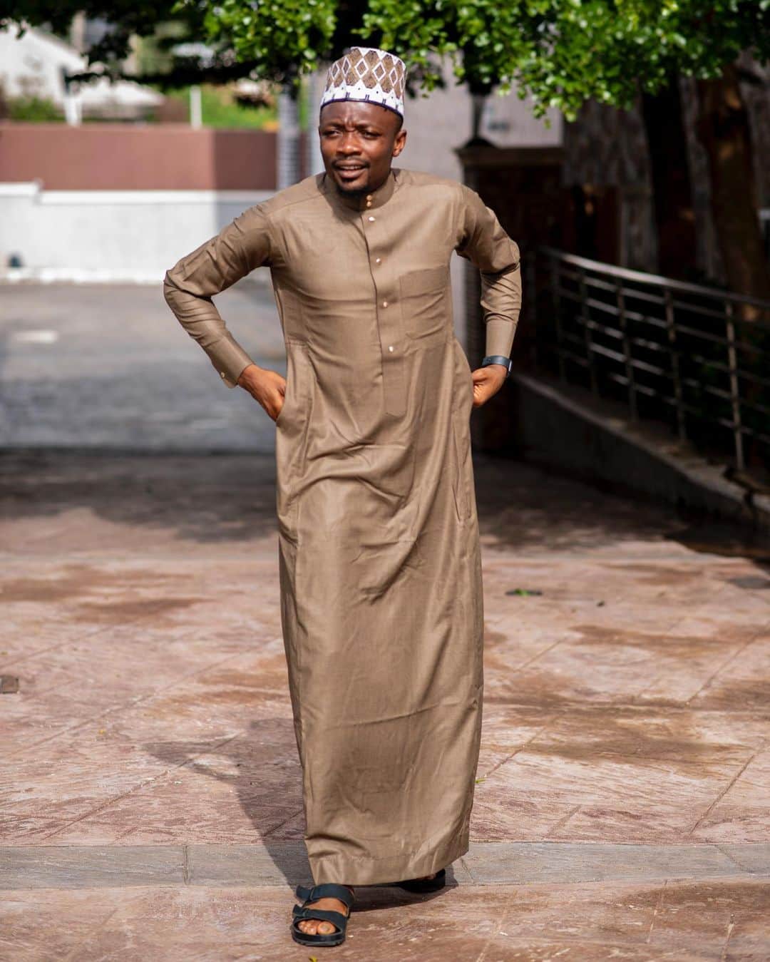 アーメド・ムサのインスタグラム：「As the sun is visible for all to see, so shall the glory of Almighty Allah and His blessings shall continue to be seen in your life and your family, Amin. Jumma'at Mubarak ❤️👏」
