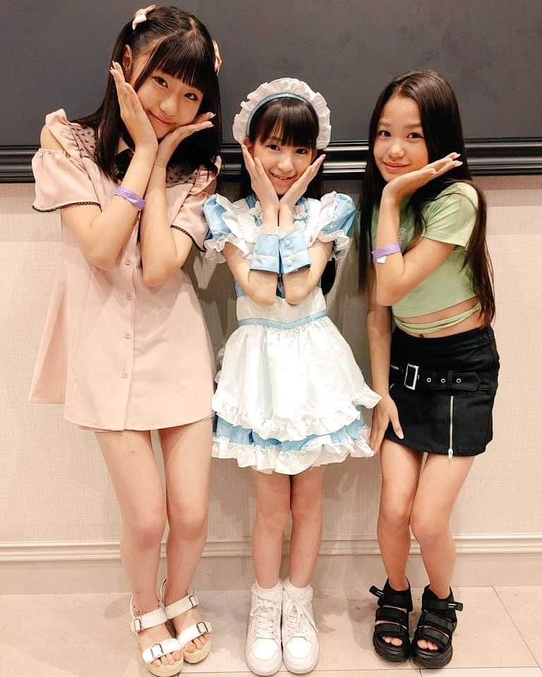 中井結々のインスタグラム：「とってもとっても とってもかわいい ゆあちゃん💓ゆさちゃん💓  夢アドシトロン🍋のライブ🎤 見に来てくださって🙇 本当にありがとうございます💙  かわいすぎて✨ オーラすごかったです😆 一緒にお写真撮ってもらえて 幸せでした❣️❣️❣️❣️❣️  ゆあちゃん💓　@yua.k815 ゆさちゃん💓　@yusa.pin ありがとうございました✨🥰  #夢アドシトロン #夢アドシトロン🍋  #夢アドシトロン🍋末っ子 #最年少 #cuugal #cuugalアイドル部 #アイドル #cuugalモデル #ゆあちなちゃん #FUJISAKURA#ゆさちゃん #お写真ありがとうございました #かわいすぎてあこがれです #ライブ#楽しかった#感謝いっぱい #小学６年生#11歳#中井ゆゆ#ゆゆたん」