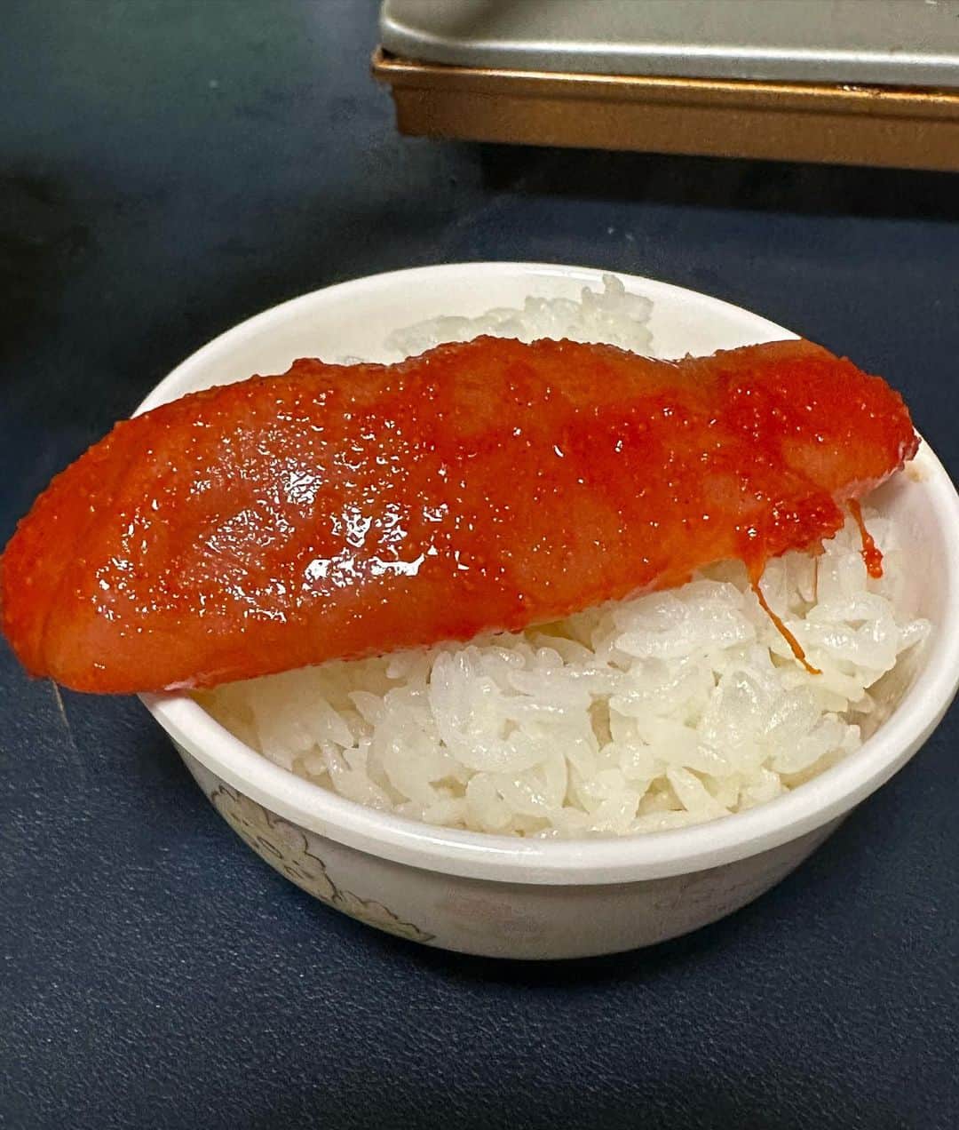 のインスタグラム：「北九州プロレス居酒屋がむしゃらの女将さんからオレの大好きな北九州名物 平塚明太子を送って頂きました。 味が旨い。出汁が効いとる。 これまたオレの大好物の鯖のぬか炊きも送って貰ったからしばらく旨い飯が続く。  #明太子 #平塚明太子パスタ」