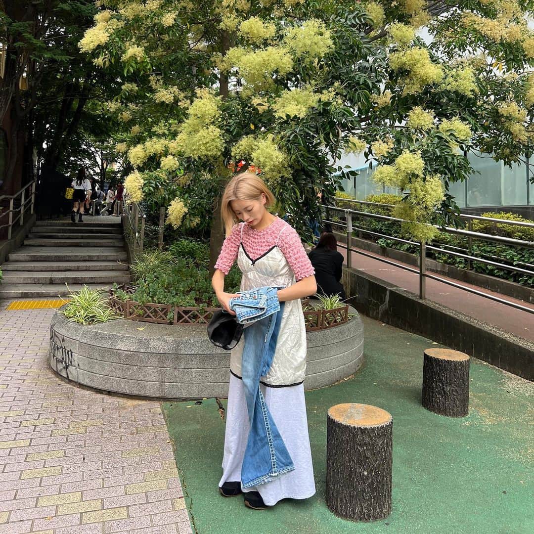 矢部ユウナのインスタグラム：「最近の私の古着流行りは、 ランジェリートップスとポップコーンシャツ🫶🏻🌷  どちらも涼しくて相性良いよ🙆🏼明日のPOPUPでも可愛いの用意してる☺︎」