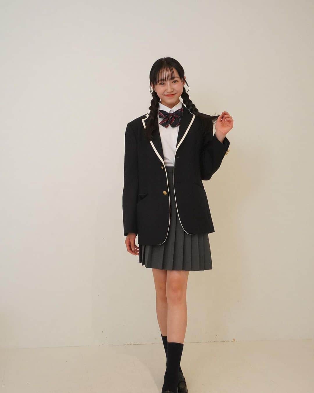 国本姫万里さんのインスタグラム写真 - (国本姫万里Instagram)「ひまりです✨ この間カンコーさんの制服を着てセルフ写真館で、撮影してきました！！  1枚目は、ANNちゃんとカチューシャをつけて一緒に撮ったの〜 めっちゃカチューシャとか小物があって、迷った💦  2枚目は、王道な韓国っぽな制服を選びました！ ブレザーの白ラインがすっごくかわいい😆  みんなも是非カンコーショップに行ってみてね！！  #国本姫万里#カンコーショップイクスピアリ#カンコー委員会6期生#セルフ写真館#なんちゃって制服#スターダストプロモーション#スターダストプロモーション制作3部#ニコラモデル#ニコモ#ニコラ中二#jc2」6月23日 19時40分 - himari_kunimoto_official