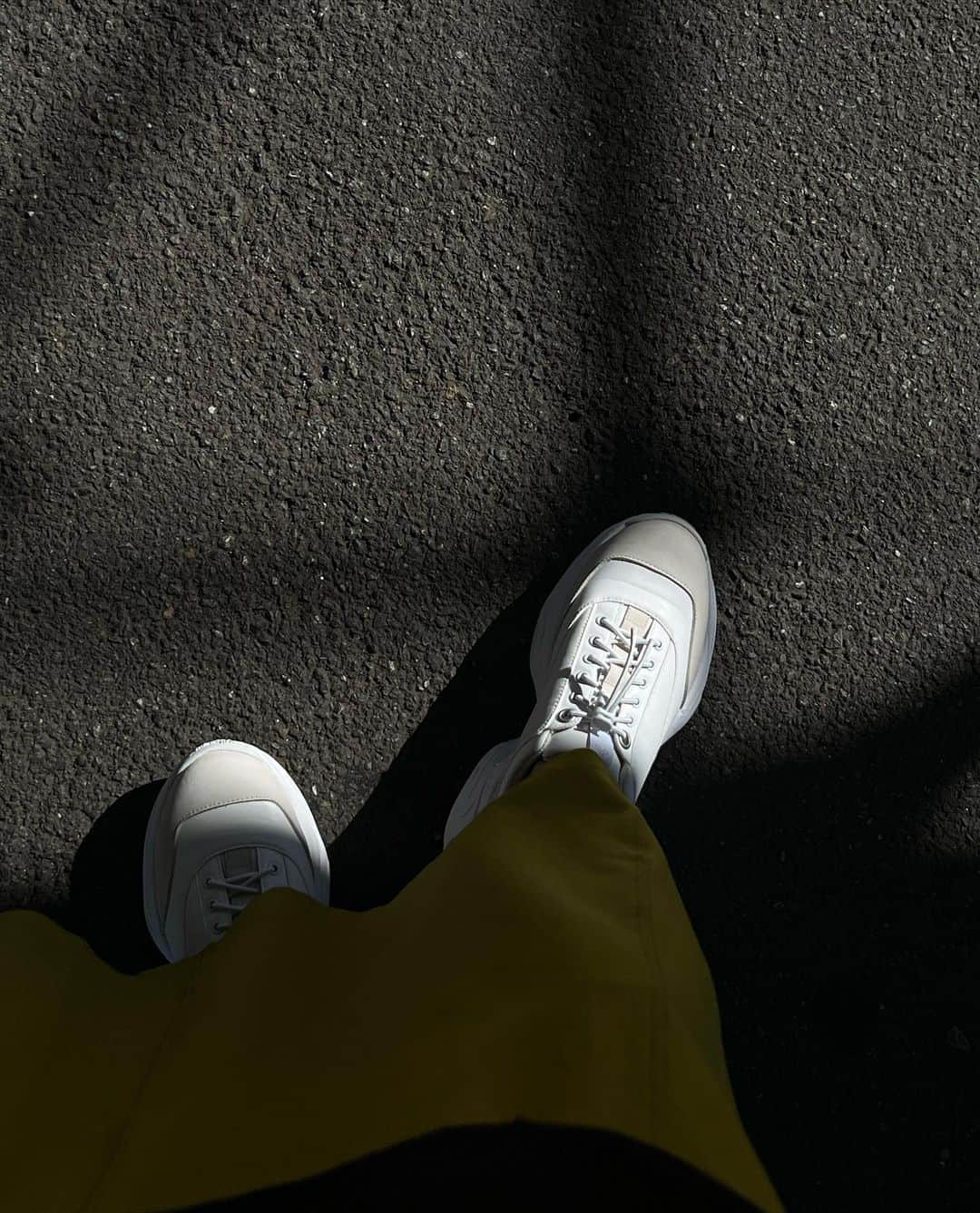 関本香里さんのインスタグラム写真 - (関本香里Instagram)「久々のおnewスニーカー👟 ごろっとしたフォルムが可愛くて ゴム紐で履くの楽ちん。機能的。  これから登場が多くなります☺️  @oao_footwear」6月23日 19時54分 - kaori_sekimoto_