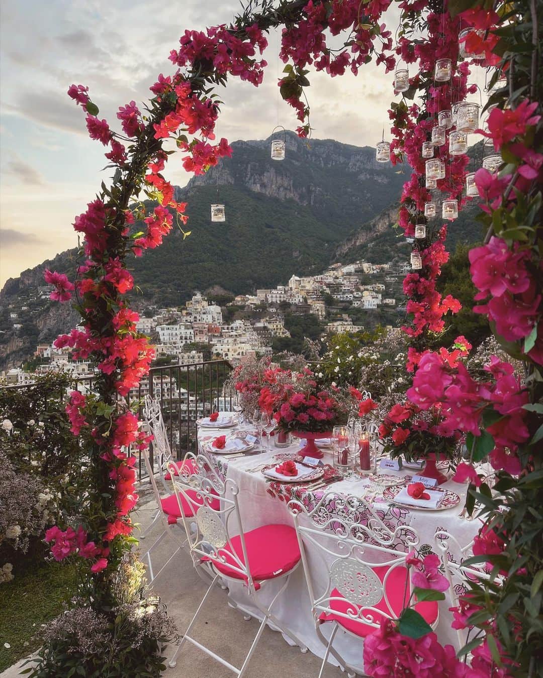 植野有砂さんのインスタグラム写真 - (植野有砂Instagram)「Positano vlog is now online 🇮🇹🍋🩷 and finally we’ve reached 100k subscribers!! Thank you all for the support🤍ポジターノのvlogがYouTubeにアップされました🥰本当に眼福なvlogなのでぜひ見てね！そしてやーっと登録者数が10万人になりました🫣💕昔から観てくれている人も、最近出会ってくれた人もみなさんいつもありがとうございます✨もっと楽しんでもらえるコンテンツ作りがんばるぞー🩷🩷」6月23日 20時04分 - alisaueno