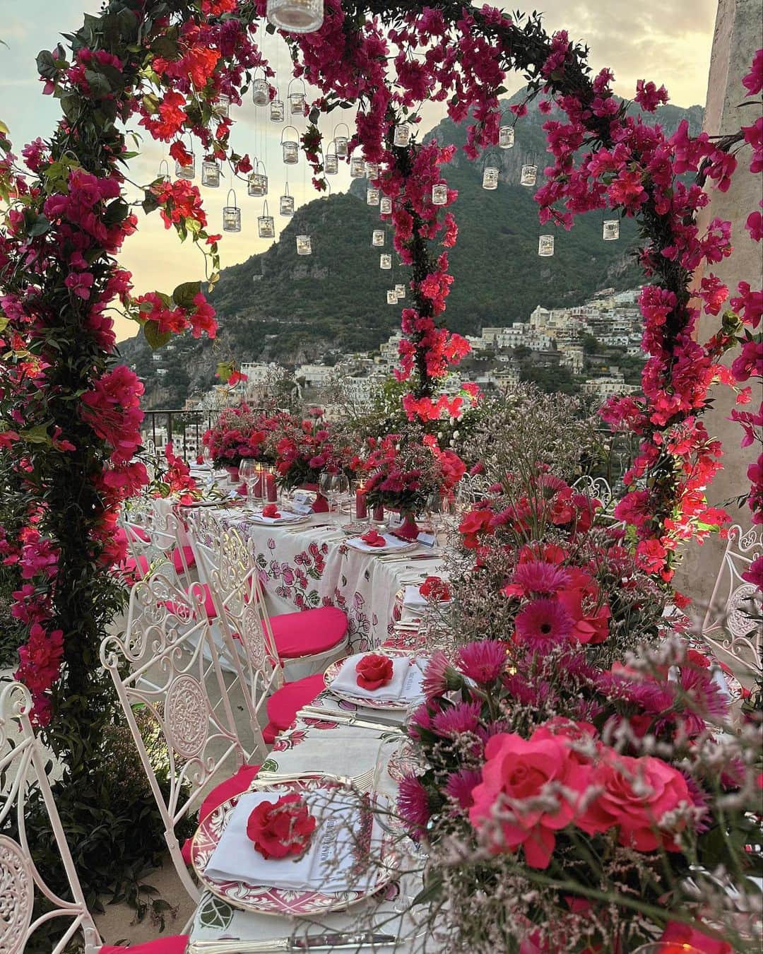 植野有砂さんのインスタグラム写真 - (植野有砂Instagram)「Positano vlog is now online 🇮🇹🍋🩷 and finally we’ve reached 100k subscribers!! Thank you all for the support🤍ポジターノのvlogがYouTubeにアップされました🥰本当に眼福なvlogなのでぜひ見てね！そしてやーっと登録者数が10万人になりました🫣💕昔から観てくれている人も、最近出会ってくれた人もみなさんいつもありがとうございます✨もっと楽しんでもらえるコンテンツ作りがんばるぞー🩷🩷」6月23日 20時04分 - alisaueno