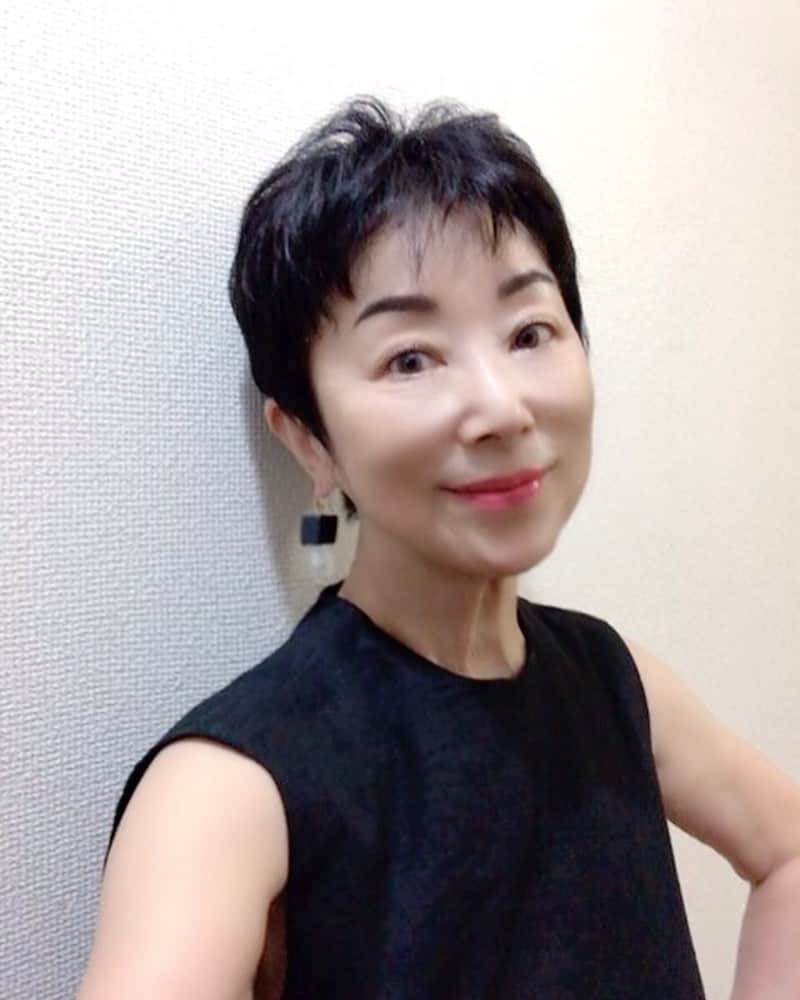 小川知子のインスタグラム：「京都から帰って早速トレーニングに。 スッキリ！  京都の市場で買った食材で夕食です。  鱧焼き 魚ぞうめん 三色生麩 ちりめんじゃこ お漬物 抹茶プリン  どれも美味しかった！ ご馳走様でした。  バレーボール男子も３０年ぶりにブラジルを撃破して７連勝！ 明日も楽しみだなー。 頑張れ！  #京都食材で楽しむ  #魚ぞうめん  #三色生麩 #ちりめんじゃこ #抹茶プリン #鱧焼き #小川知子 #頑張れ男子バレー🇯🇵  #小川知子」