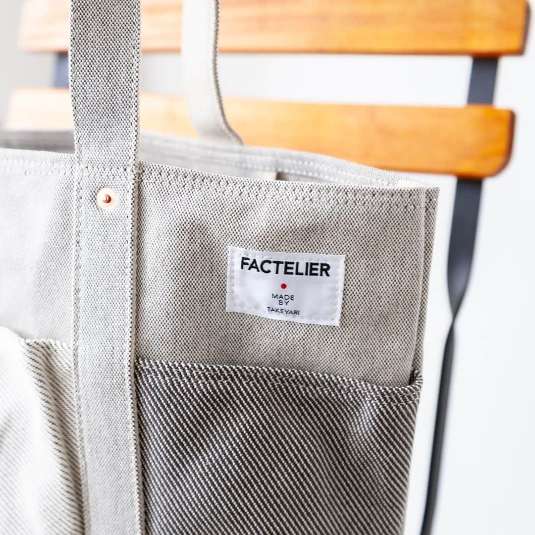 Factelier(ファクトリエ)さんのインスタグラム写真 - (Factelier(ファクトリエ)Instagram)「【岡山の帆布で作った、お出かけや買い物にちょうどいいトート】 . 1世紀以上にわたり「帆布(はんぷ)」を作り続けてきた岡山県倉敷市の生地工場「タケヤリ」。 . この工場とファクトリエがタッグを組んで手掛けたのがこの「6ポケット帆布トート」です。 . 丈夫で持ちやすく軽いのはもちろん、ちょっとしたスーパーへの買い物、街へのお出かけ、通勤など様々なシーンで使えるのも魅力。 . 生地が独特なオフホワイト、ハリのあるネイビー、ブラック、カーキの4色展開です。 . <特徴> . ■しっかりモノが入る大容量。 　6ポケットで整理もラクチン . ■モノを落ちにくくするベルト . ■しっかりしている生地なのに軽い! . ■自立するので置いても安心 . ■肩からずれ落ちにくく 　握りやすい持ち手 . ■オフホワイトは織り方だけで 　3つの顔を表現 . ■ネイビー・ブラック・カーキはパリッとした生地で 　使いやすいカラーリング . . ▶︎6ポケット帆布トート color：ホワイト、ネイビー、ブラック、カーキ size：フリー price：￥9,981 . ---------- 語れるもので日々を豊かに . ファクトリエはメイドインジャパンの工場直結ファッションブランドです。 職人の情熱と最高の技術がつまった、人に語りたくなるものを長く大切に使ってもらいたい、そんな想いと共に語れる本物をお届けします。 . ▽公式サイトはプロフィールのURLから @factelier . . #ファクトリエ #factelier #タケヤリ #タケヤリ帆布 #倉敷帆布 #帆布 #帆布バッグ #帆布トート #帆布トートバッグ #メイドインジャパン #日本製 #ベーシック #良いものを長く #クラフトマンシップ #語れるもので日々を豊かに」6月23日 20時00分 - factelier