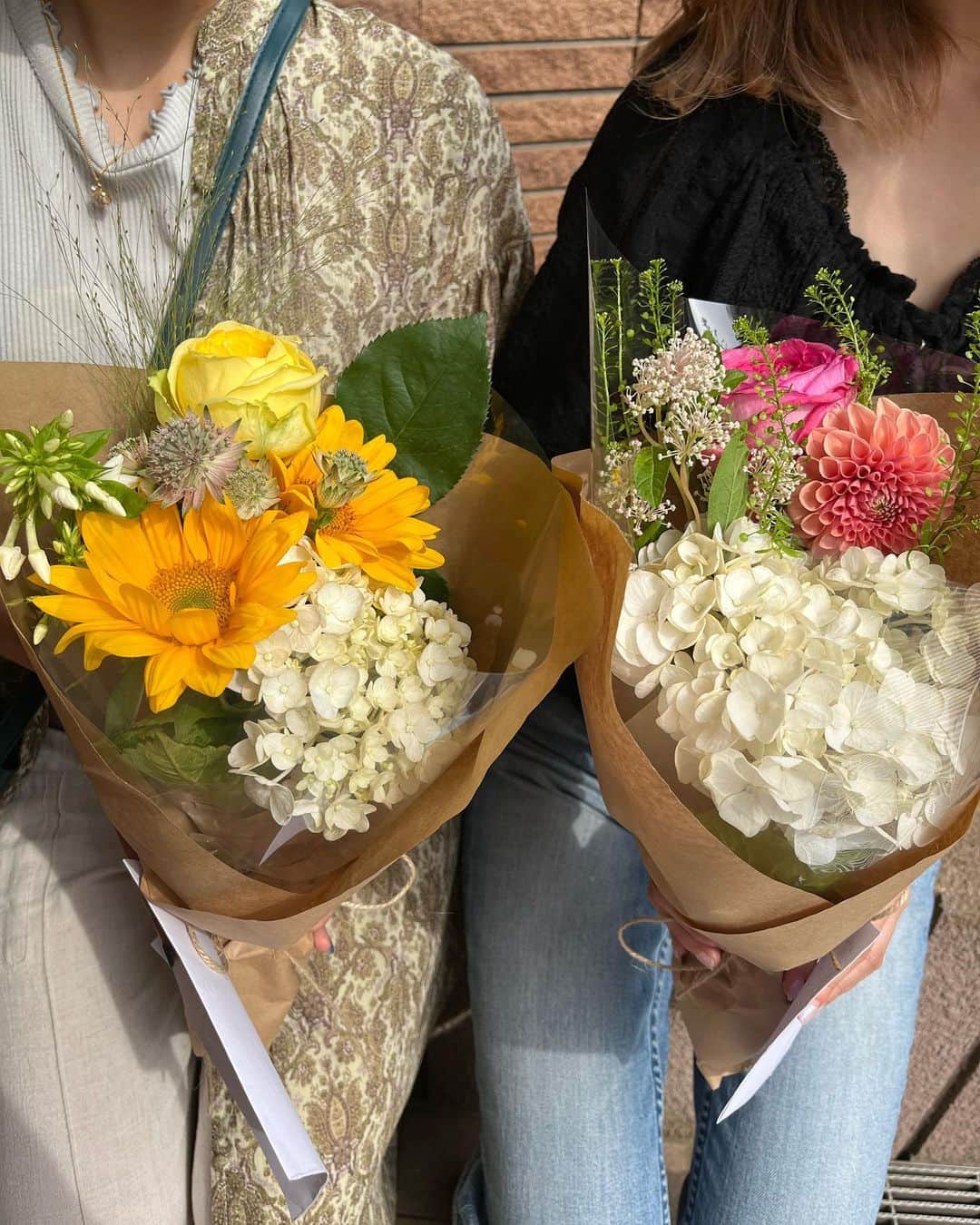 邑菜さんのインスタグラム写真 - (邑菜Instagram)「🌼💐 ･ ･ #flowers #friends #👭」6月23日 20時00分 - yu_nanohana2000