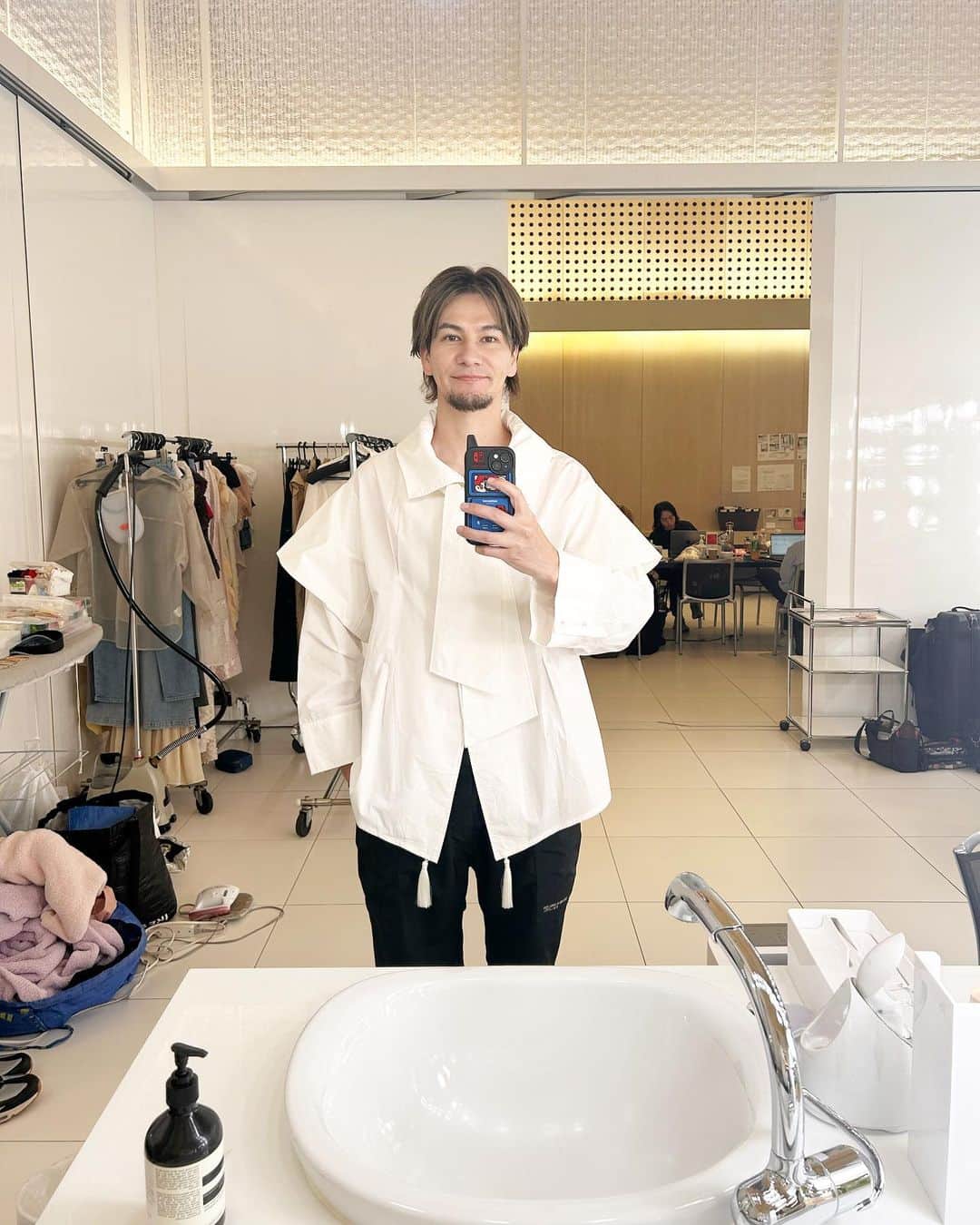 のインスタグラム：「【速報】撮影の衣装がサーカスの見習いハーフ、今日が初日です✨みたいになってたよ♪  #サーカス見習い #いつか一流のピエロになってみせます #目指せグレイテストショーマン超え #グレイテストジョイマン」