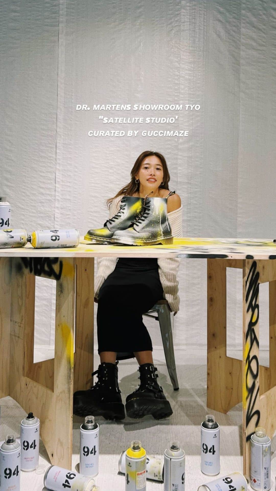 馬詰まほのインスタグラム：「Dr. Martens SHOWROOM TYO "SATELLITE STUDIO' CURATED BY GUCCIMAZE  🖤🖤🖤  @drmartens_japan @drmartensofficial   ARIGATOO🤬🩶 @exyuyan  movie by @junwelt   #drmartens #openingevent #omotesando #drmartenshowroomTYO」
