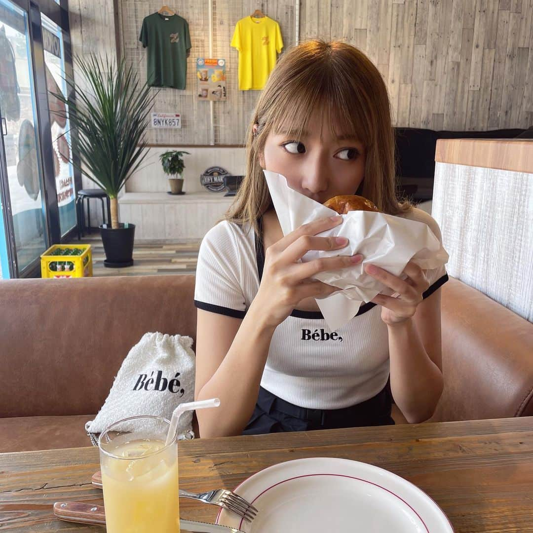 山下エミリーさんのインスタグラム写真 - (山下エミリーInstagram)「久しぶりのオフ~ 百道にあるハンバーガー屋さんに行ってきた🍔 . . #ハンバーガー #百道 #ootd  @goofy_momochihama  @noirnine_japan  @noirnine_official」6月23日 20時02分 - emiri_hkt48