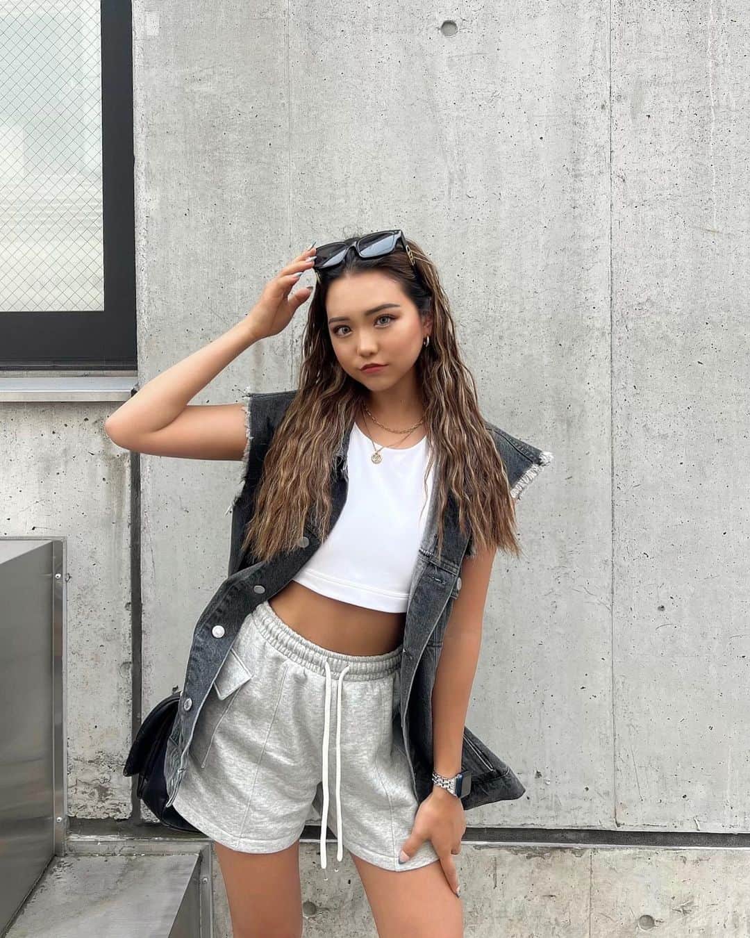 のインスタグラム：「明後日から3泊4日の韓国旅行🇰🇷✨  4年ぶりに行くから楽しみ🥹  おすすめのカフェとかご飯屋さんとかあったら教えてください😻  今日のコーデはGAPのセールで買ったカップ付きキャミとスウェパンだよ🌈  #ootd#gap#ギャップ#プチプラコーデ」