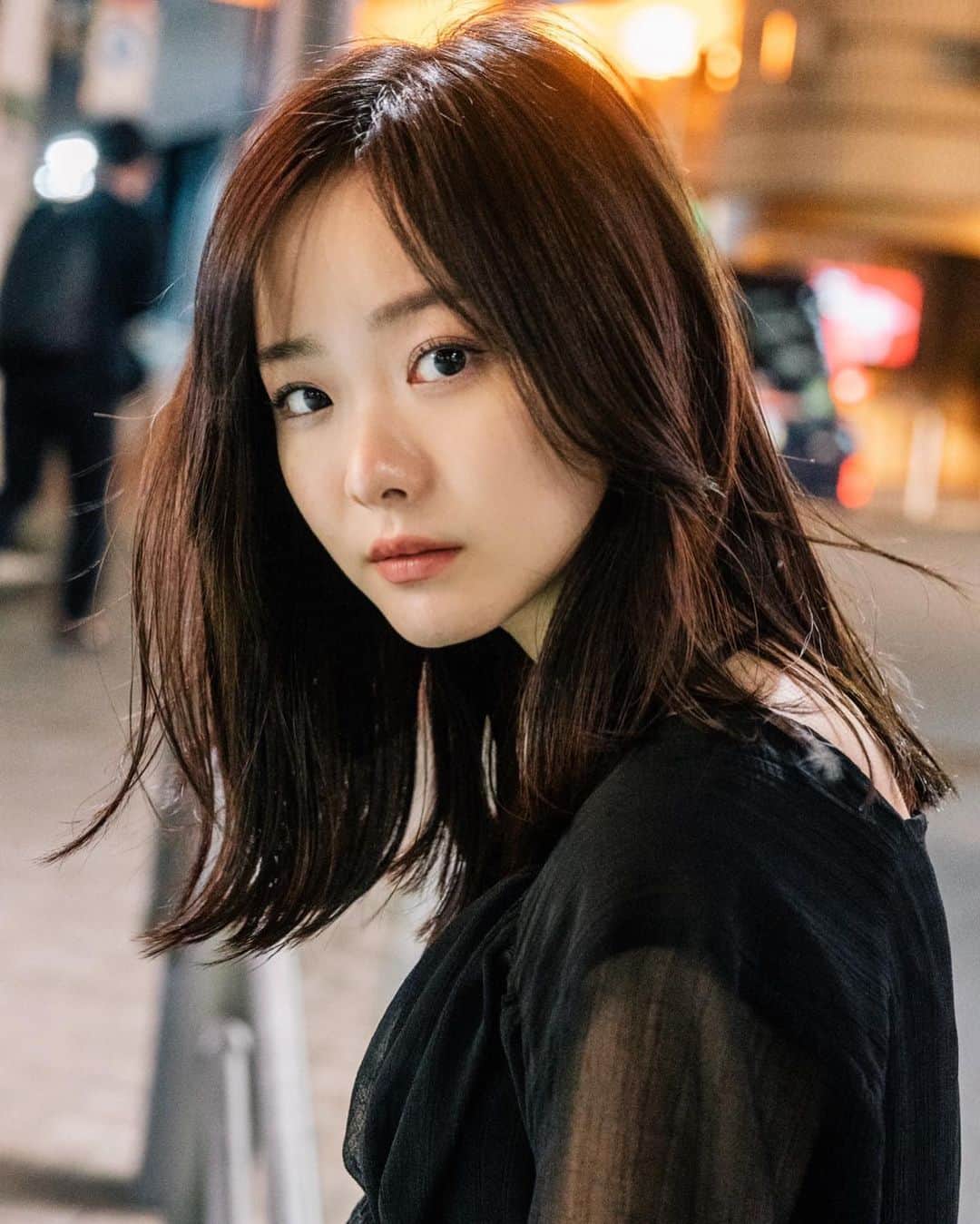 葉月ひとみのインスタグラム：「* こういう写真また撮りたいな🐈‍⬛🌃」