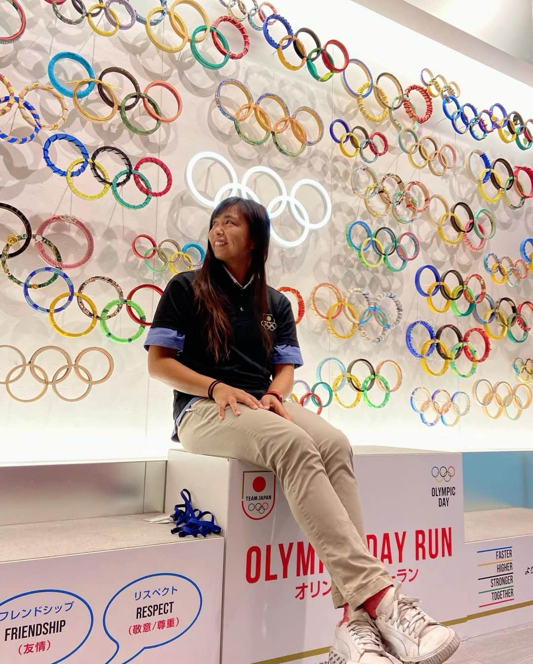 桑井亜乃さんのインスタグラム写真 - (桑井亜乃Instagram)「※ 本日6/23は、Happy Olympic Day🌏  今日は、千葉県の #茂原市立南中学校 で #オリンピック教室 をしてきました🏉  座学と実技を2クラス担当させてもらいました😊 みんな真面目で元気良くて、本当に素敵でした❤️ しかも、タグラグビーやったことないのに覚えるの早くて1時間でゲームまでいけたの😳 楽しい時間を過ごさせてもらいました😌 ありがとうございました‼︎  大好きなラグビーだから、オリンピックに出られた。だから、大好きなラグビーで世界初を狙いたい。 オリンピックが私を成長させてくれたし、これからもオリンピックが私を成長させてくれる。 目指すものを見つけることは簡単じゃないし、目標は大きいけど、夢がなければ今の私はいないと思っています！  オリンピックがある限り、世界は平和であることを示してくれている。 #Olympicday  ありがとう！の気持ちを忘れずに、今あるすべてのことに感謝して私なりに進んでいきます。 #paris2024   #アルカス熊谷 #panasonicwildknights #rugby7s #ラグビー #ラグビー日本代表 #サクラセブンズ #rugby #女子ラグビー #referee #八木橋百貨店 #canterbury #puma #大正製薬 #五反田病院 #きたもと脳神経外科クリニック #解説 #コメンテーター #commentator #女子アスリート #anokuwai #オリンピック#rio2016   #Repost @teamjapanjoc with @use.repost ・・・ 本日、茂原市立南中学校にて、#ラグビー の #桑井亜乃 さんによる #オリンピック教室 を実施いたしました！  ご参加いただいた中学生の皆さん、ありがとうございました！  #TEAMJAPAN #がんばれニッポン」6月23日 20時22分 - ano.1020