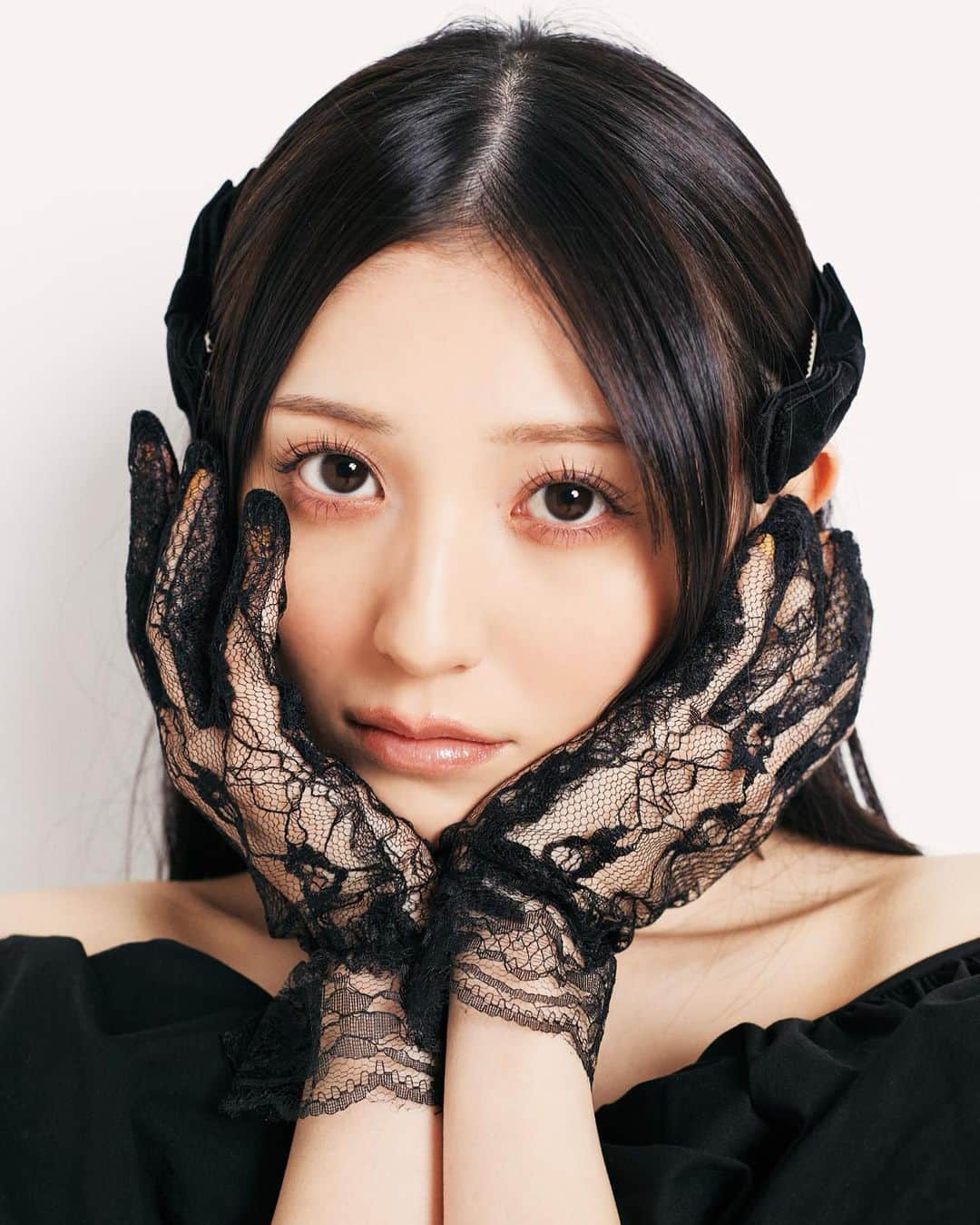 吉井美優のインスタグラム：「@peche_magazine 🖤✨」