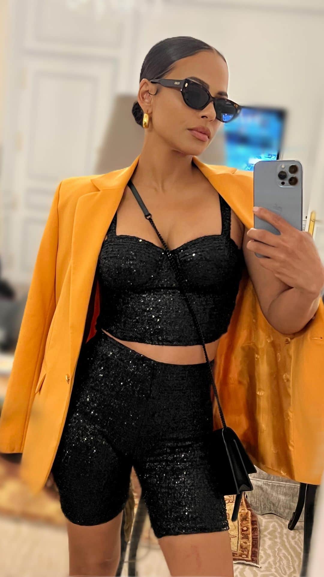 クリスティーナ・ミリアンのインスタグラム：「Catch me riding through the city on my trusty bike. Je suis heureuse d’être ici. 🧡🚴🏽‍♀️🇫🇷 #BikeBae #CityGirls 🆙   Wearing: @majeparis」