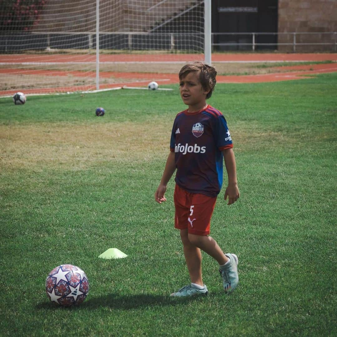 マルク・ムニエッサさんのインスタグラム写真 - (マルク・ムニエッサInstagram)「Training session with my 4 sons⚽️😍」6月23日 20時37分 - muniesa